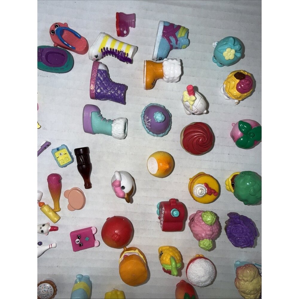Lot Apprx 125 Assorted Shopkins Moose Characters Cars Carts Bags Combs Shoes - Picture 10 of 16
